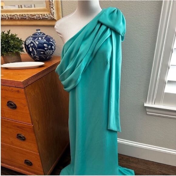 NWT  Tadashi Shoji gown - Picture 4 of 10